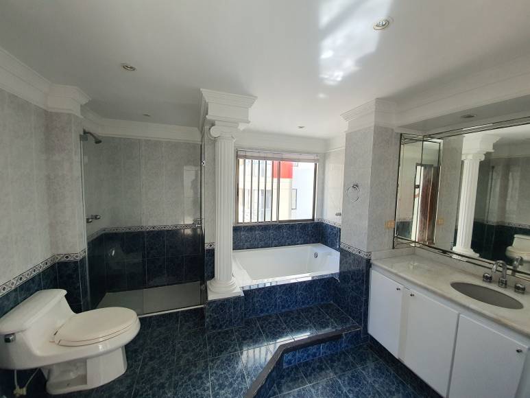 4 Habitaciones Habitaciones, ,4 BathroomsBathrooms,Apartamento,En Venta,1018