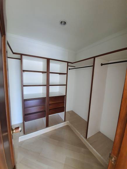 4 Habitaciones Habitaciones, ,4 BathroomsBathrooms,Apartamento,En Venta,1018