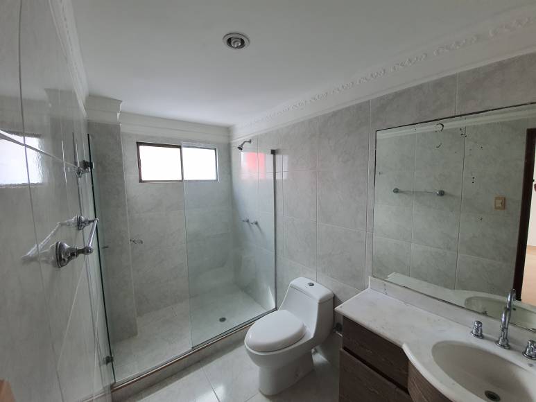 4 Habitaciones Habitaciones, ,4 BathroomsBathrooms,Apartamento,En Venta,1018